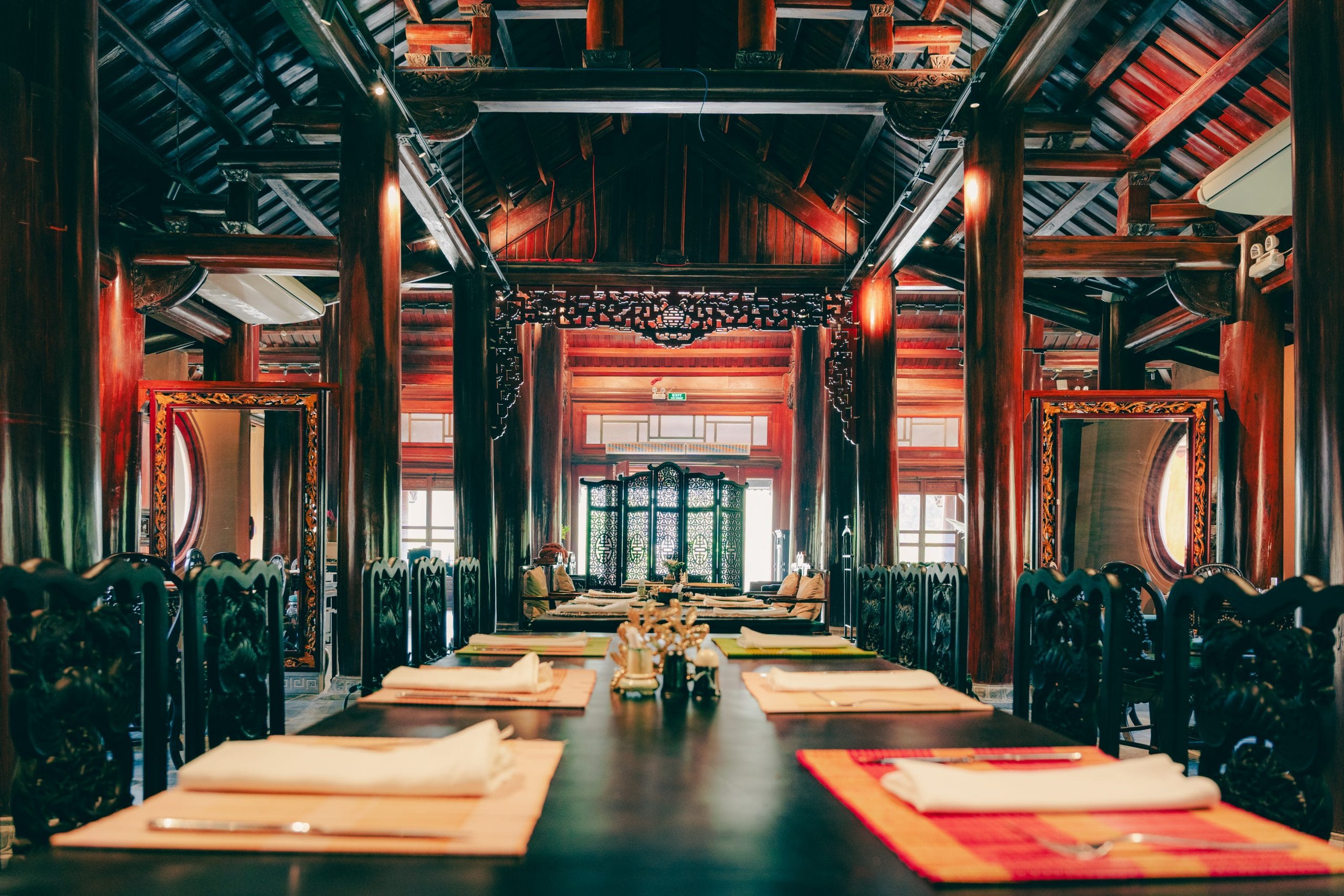 Inside-Nhat-Yen-Restaurant-scaled
