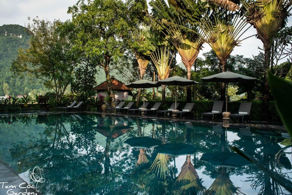Balancing nature-focused living with modern comforts at this welcoming Tam Coc accommodation.