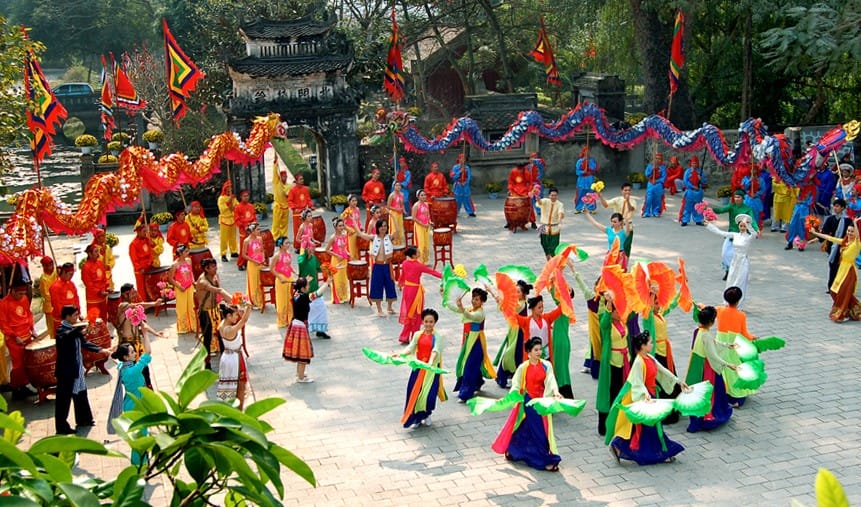 Nhung Le Hoi Tam Linh O Ninh Binh Travel