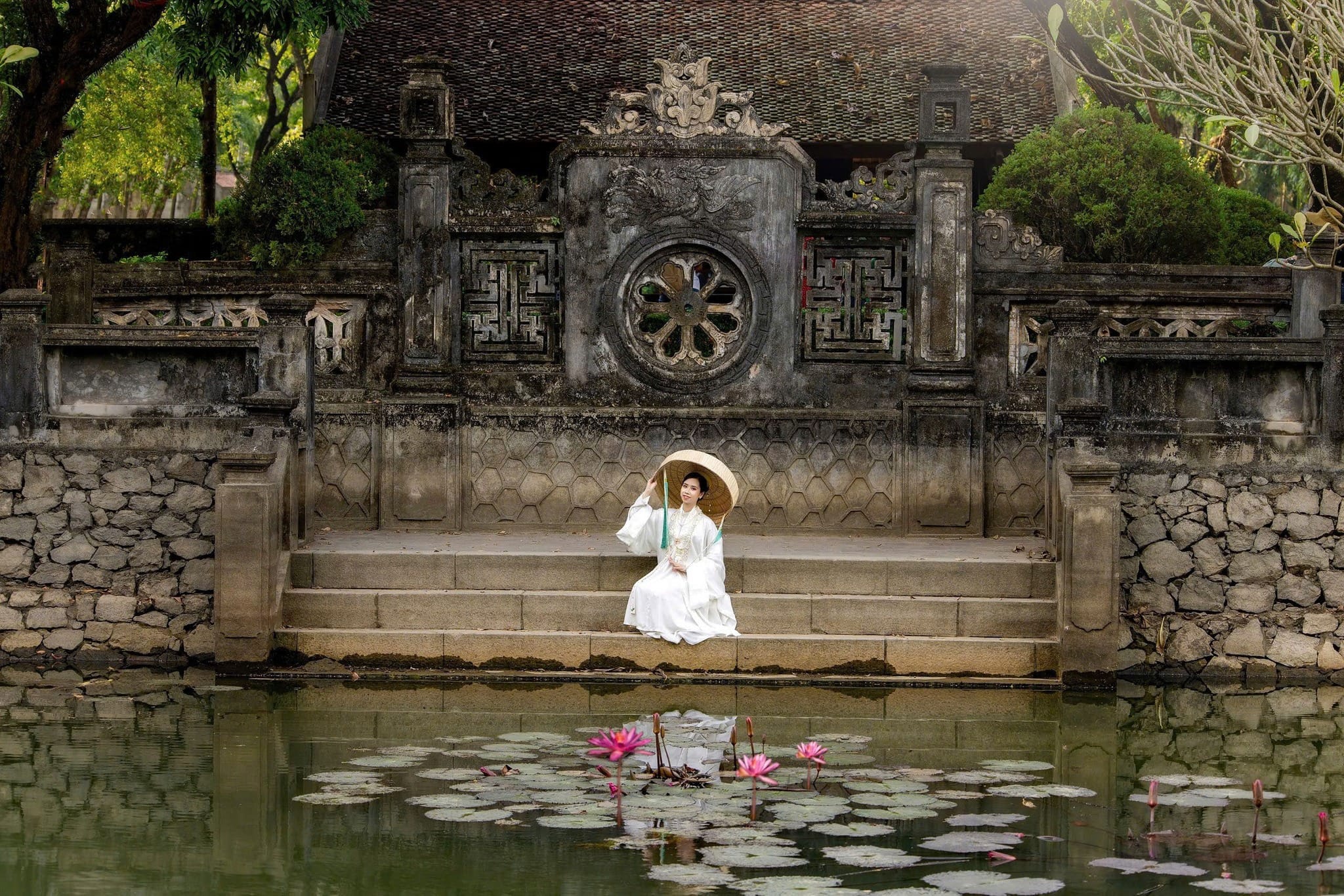 Visitors are encouraged to dress respectfully and modestly when entering the sacred temples of Hoa Lư Ancient Capital.