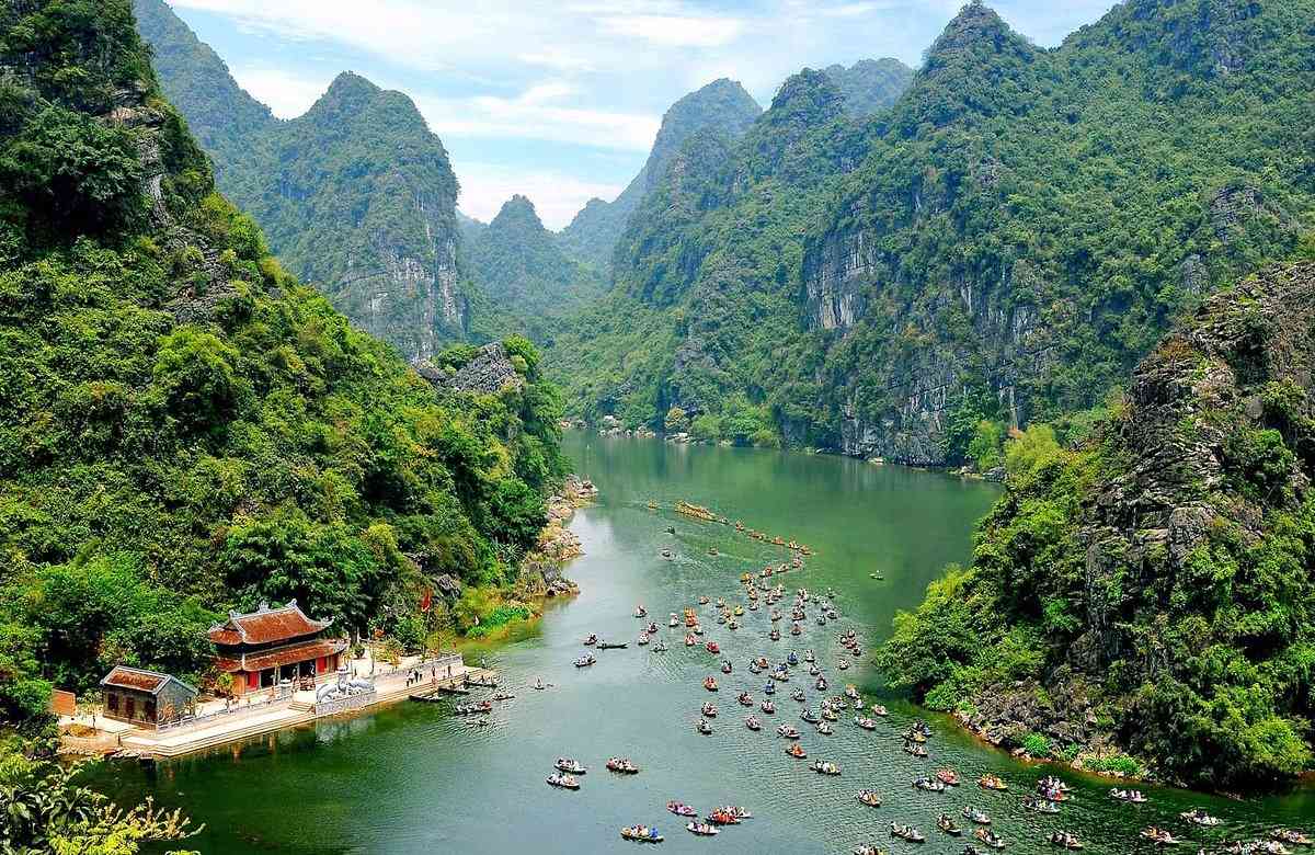 Understanding how to choose the right Family Villa with Pool ensures a perfect, stress-free gateway in Ninh Binh.