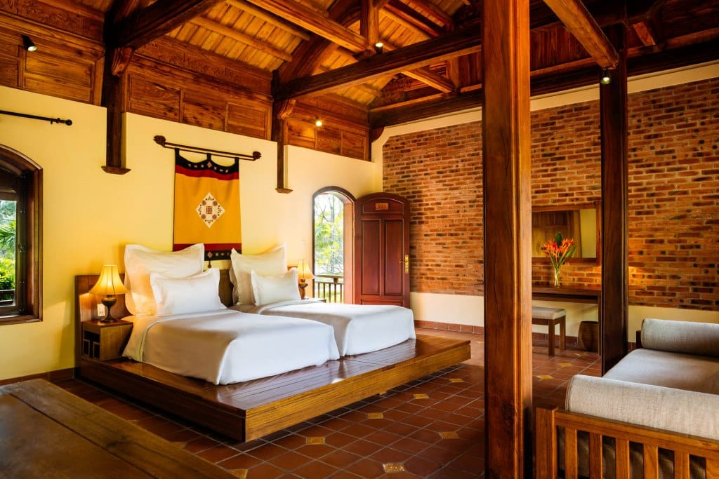 Spacious rooms with wooden interiors and handcrafted touches, reflecting refined luxury at Emeralda