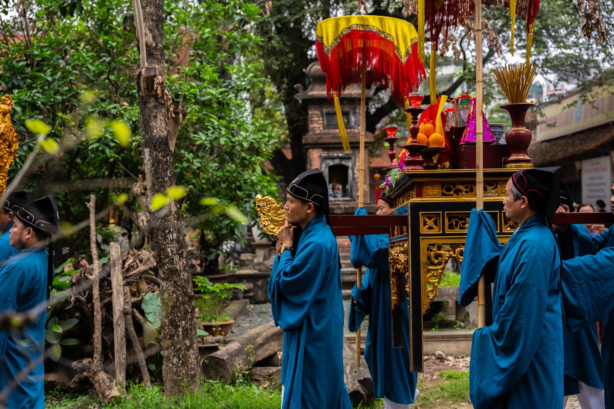 Observing traditional scholarly rituals and ceremonies honoring past teachers and sages.