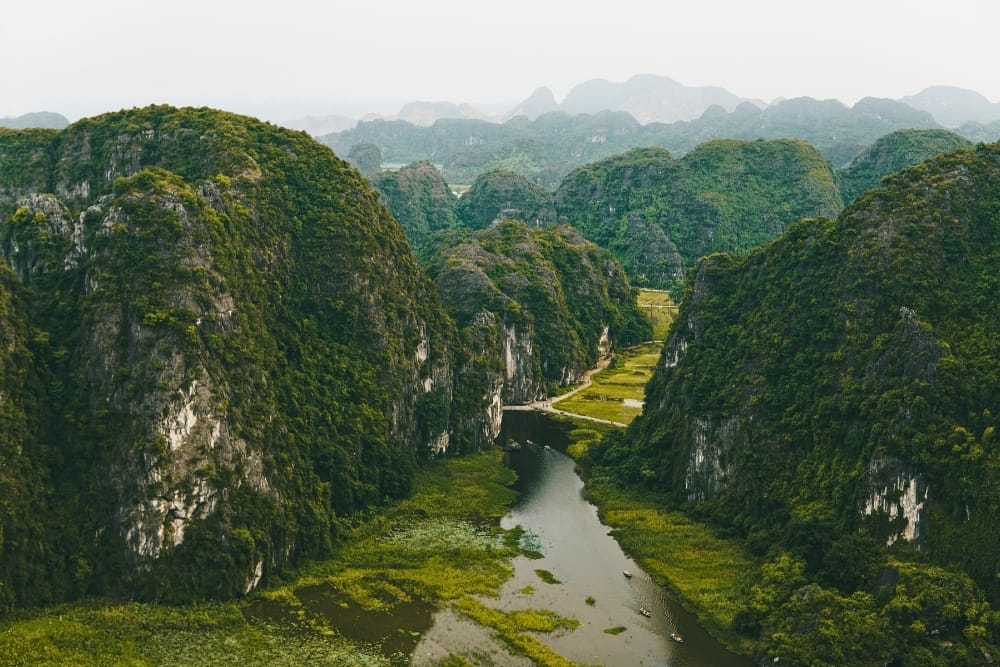The winding river view from the top of Hang Múa (Mua Caves), a must-visit viewpoint near many resorts.