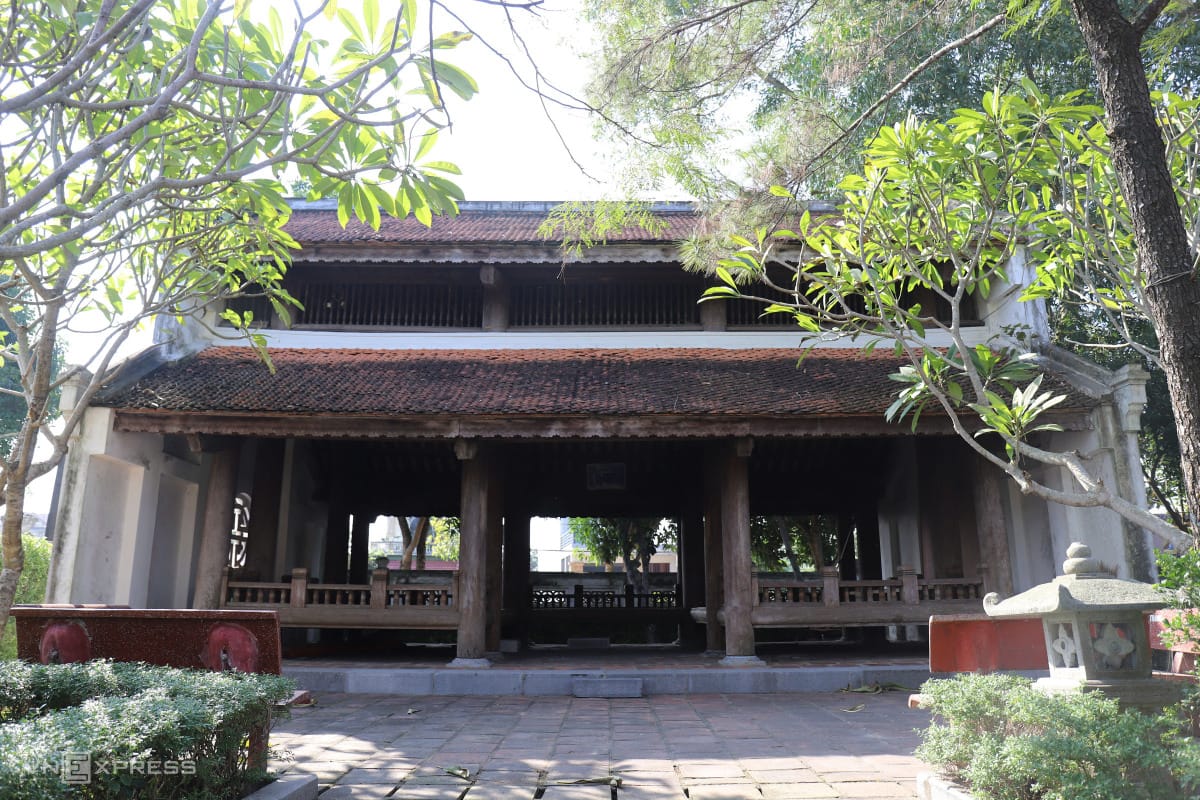 Visiting this site provides unique insight into civil achievement among the Ninh Binh Attractions