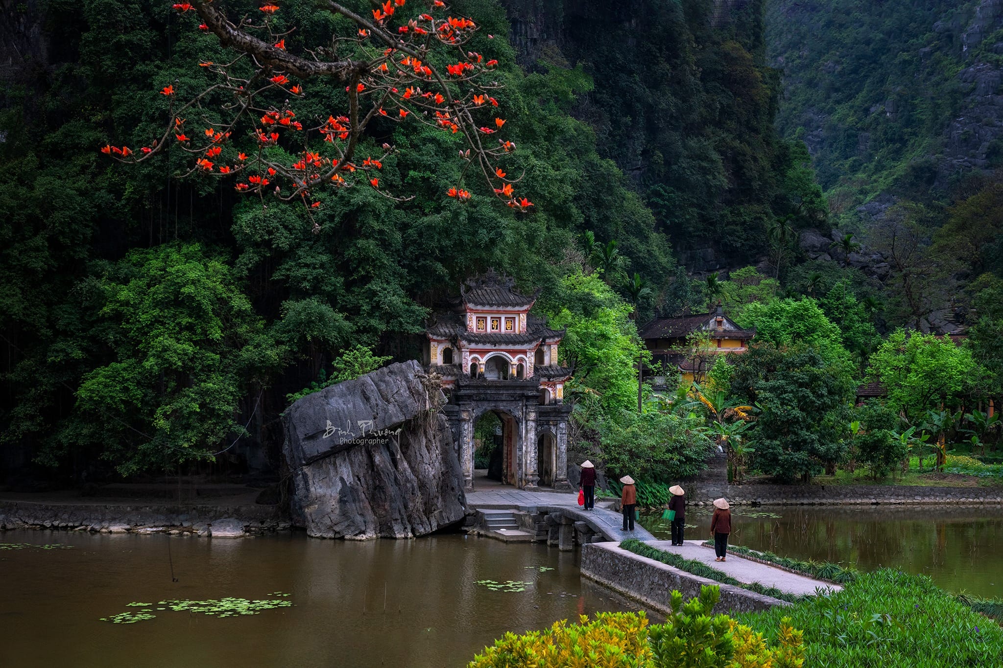 The rewarding panoramic vista of the Tam Coc valley from the Bich Dong Pagoda