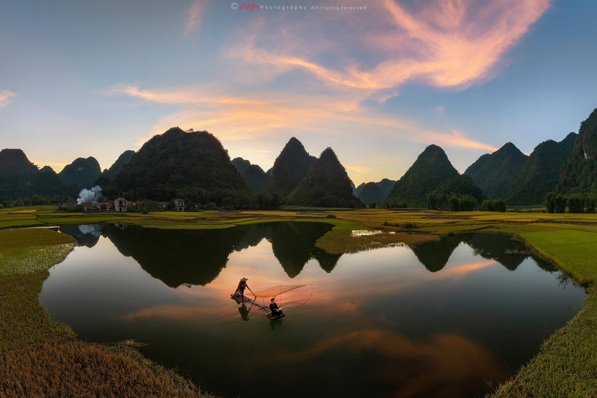 A panoramic view of the majestic mountains surrounding the former Hoa Lư Ancient Capital, the first imperial seat of Vietnam.