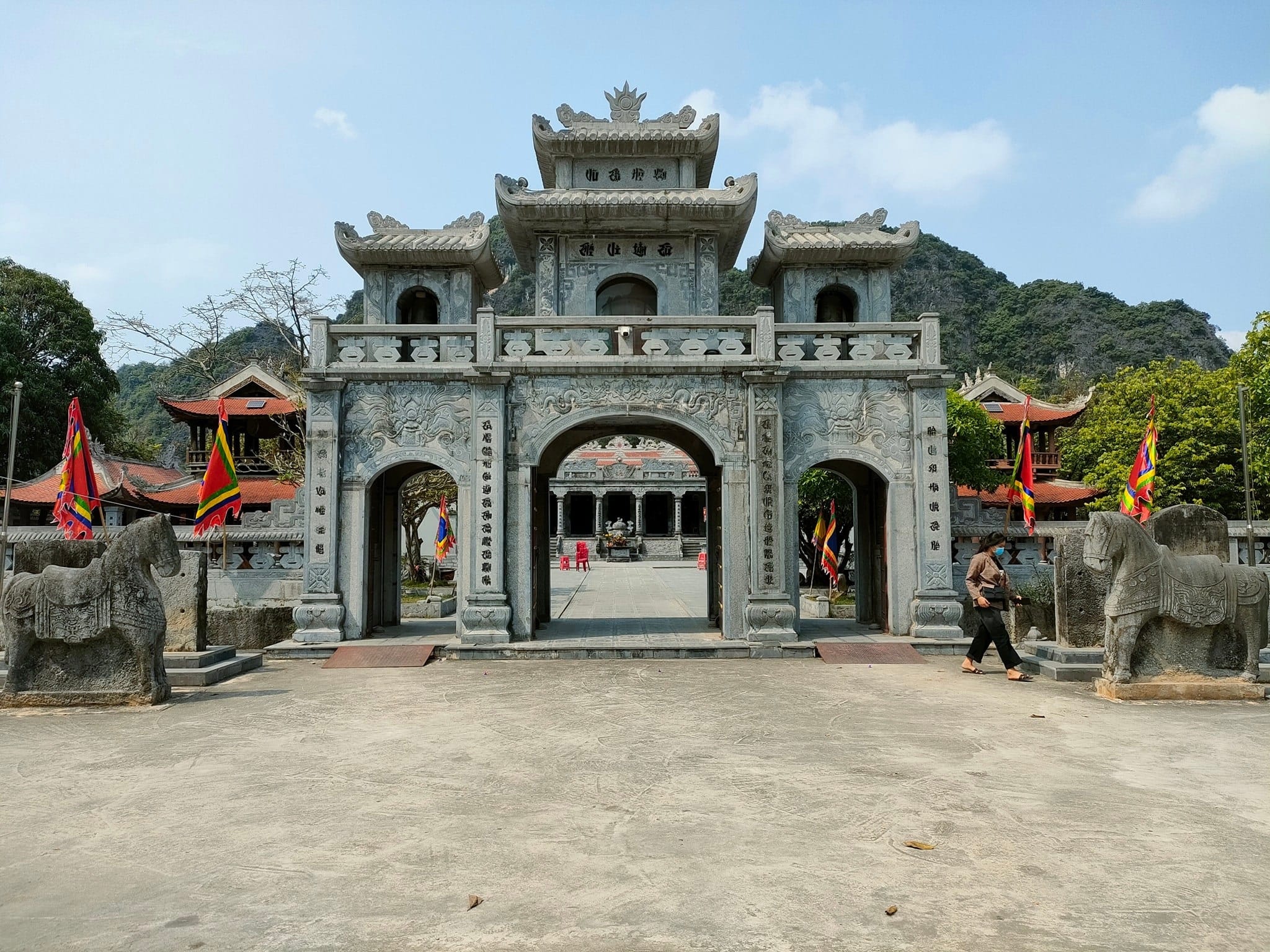The main entrance leading to the sacred ancient sanctuary of Thai Vi Temple.