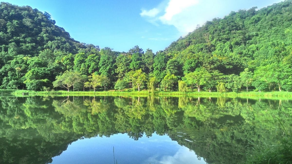 A panoramic view from Yen Quang Lake