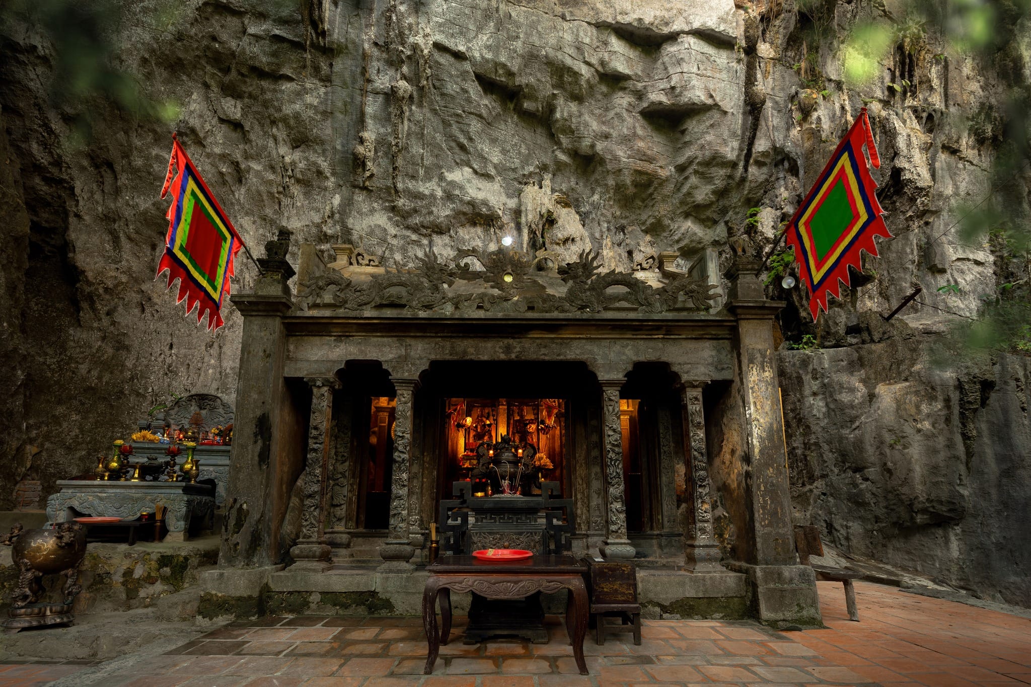 The incredible 1000-year-old stone architecture of Trần Temple, considered the heart of the UNESCO heritage site
