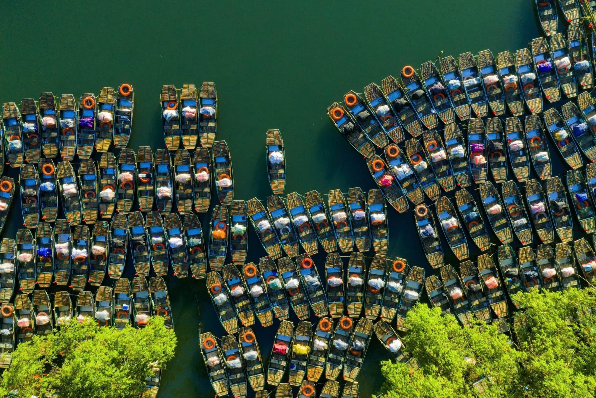 The scenic waterway junction where travelers must decide between the three unique Trang An boat routes.