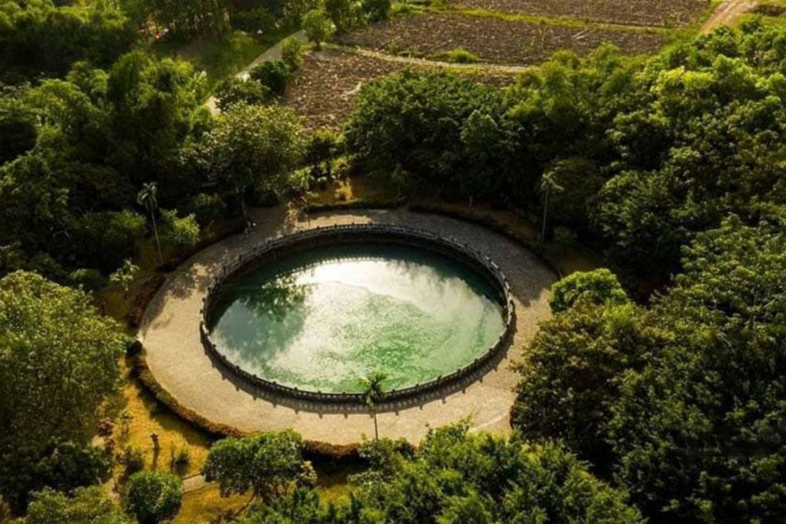 The immense Ngoc Well (Jade Well), featuring a diameter of 30 meters and confirmed as the largest pagoda well in Vietnam.