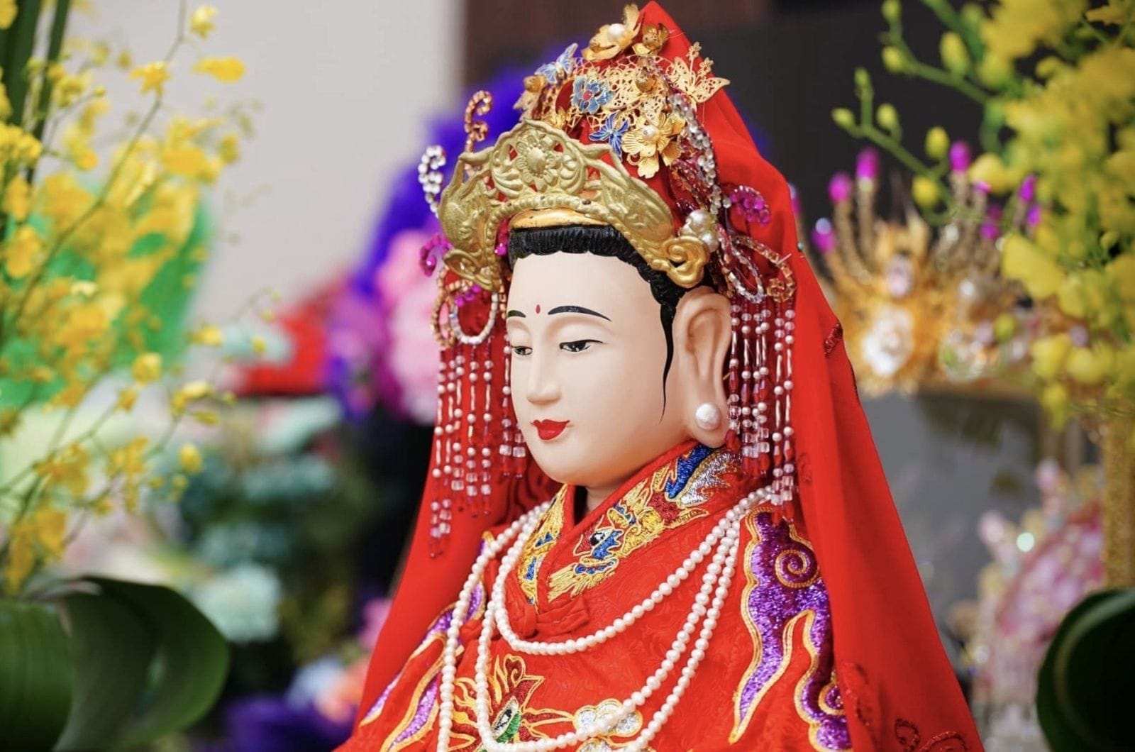 A sacred altar dedicated to the Four Female Generals (Tứ Vị Hồng Nương) and their Mother, revered figures from the Trưng Sisters' era.