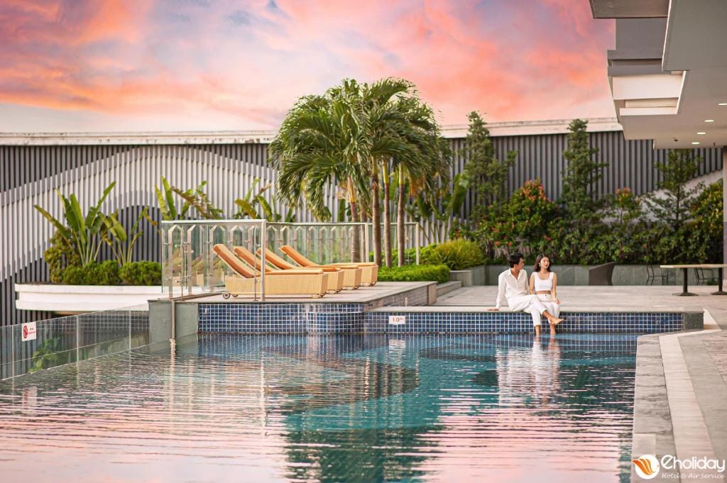 Luxurious suites providing a calm sanctuary after a day of exploring from your Trang An Resort.
