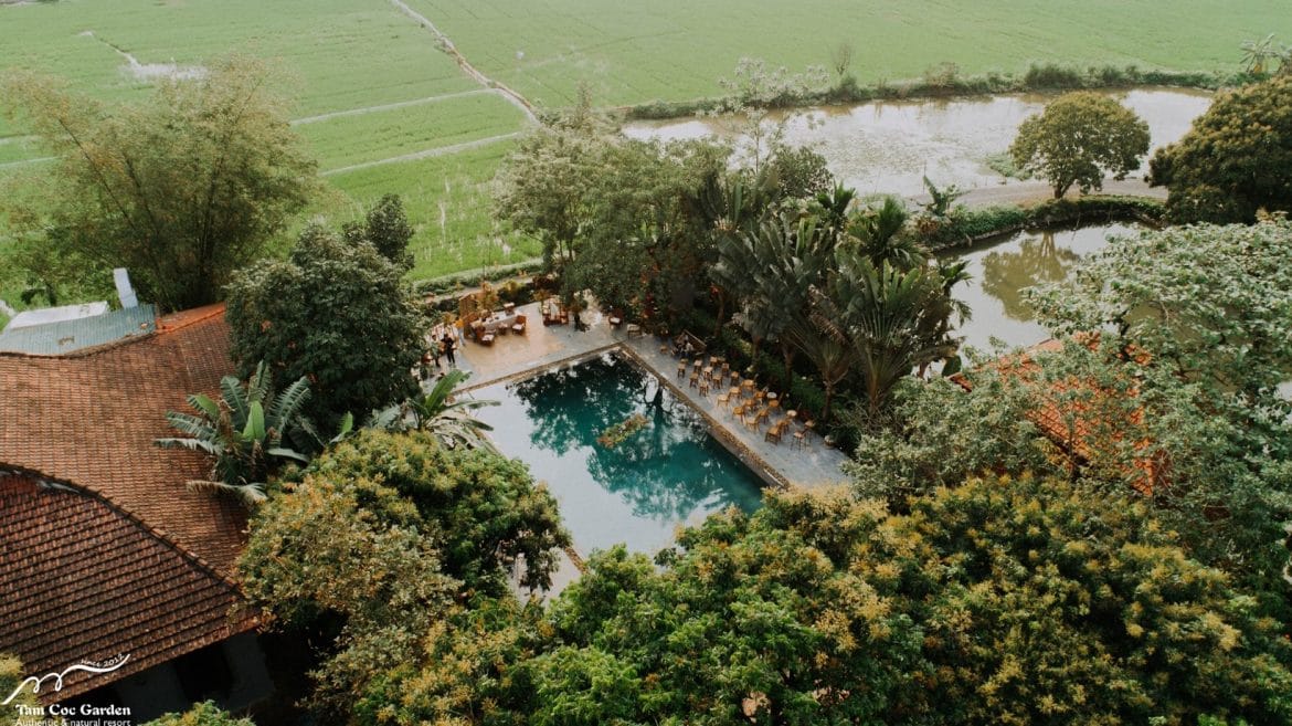 The "luxury of space" in a botanical garden setting, perfect for an unforgettable romantic getaway.