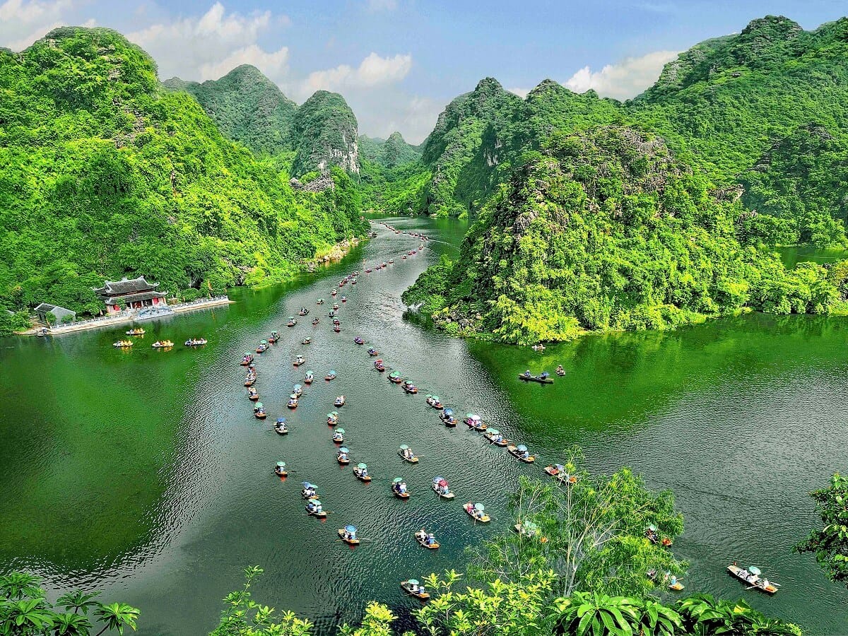 Exploring the "Halong Bay on Land" with a detailed Trang An vs Tam Coc comparison.