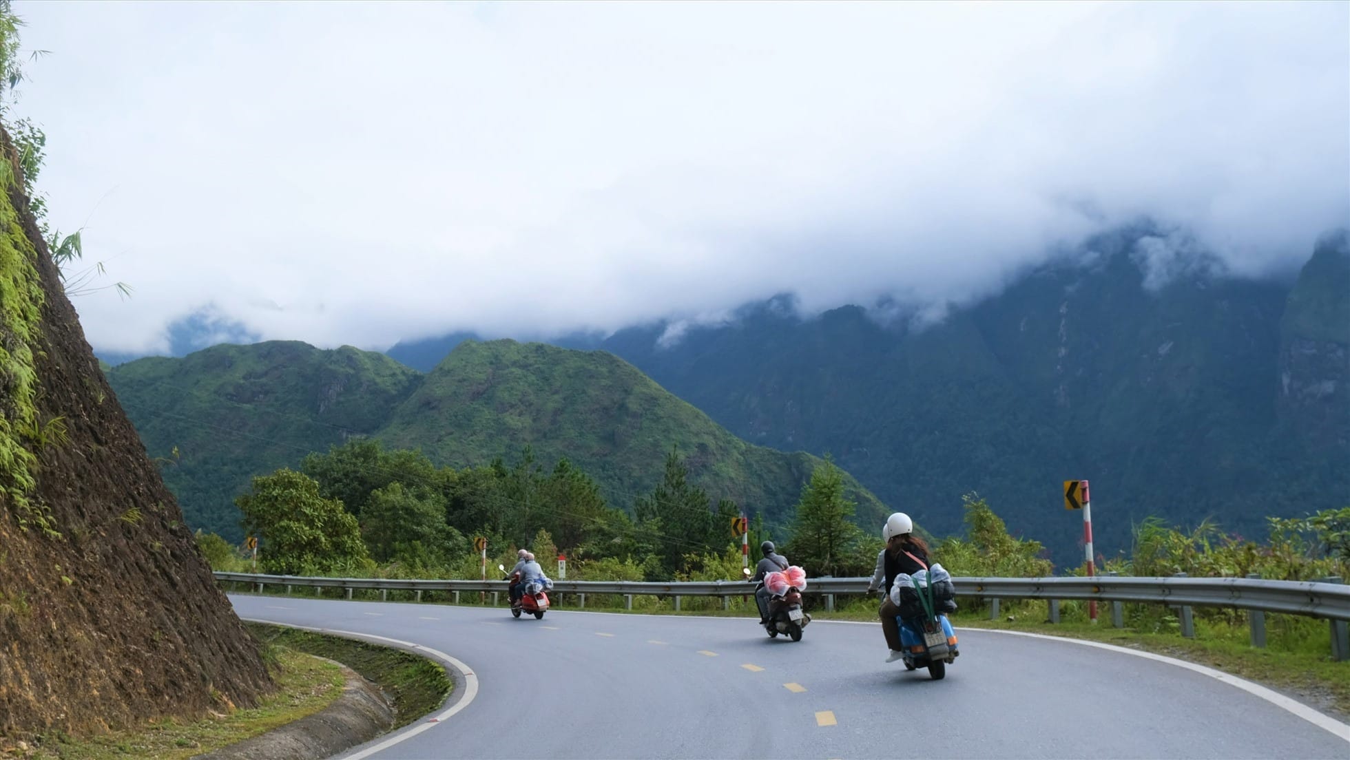Reviewing practical transit options for your independent ninh binh 4 days itinerary.