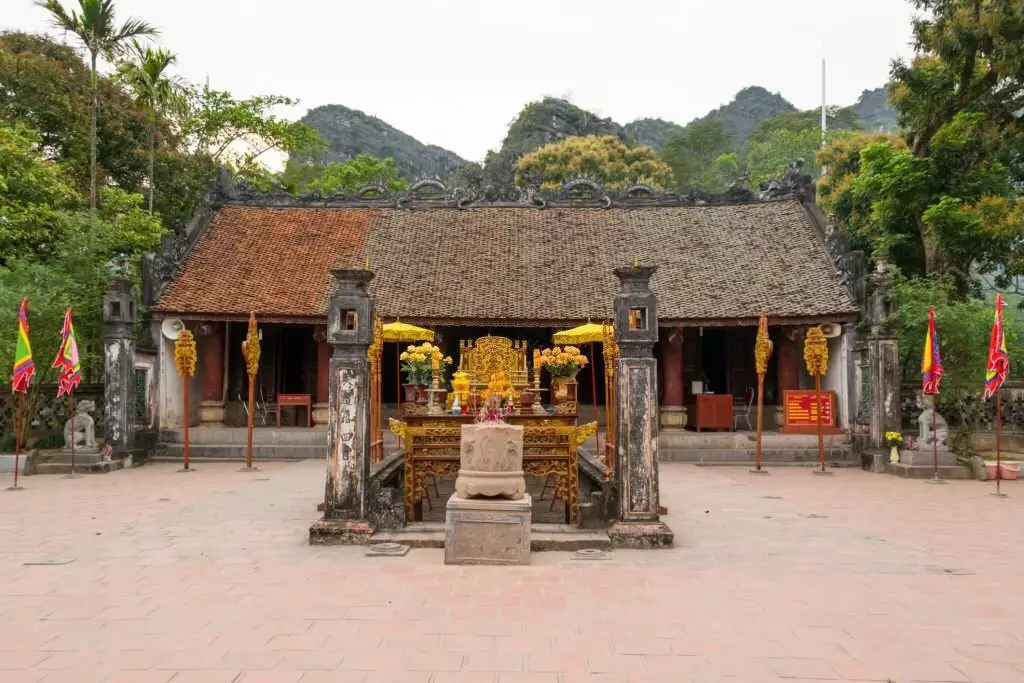 Temple of King Le Dai Hanh: The Essential Companion