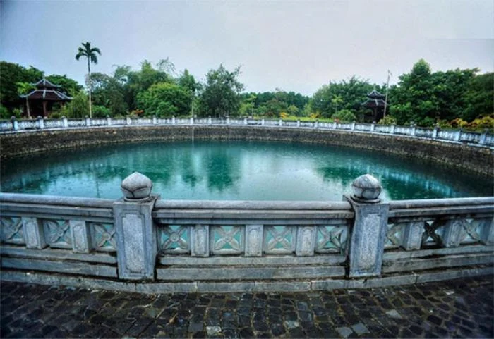 Gieng Ngoc: The Octagonal Jade Well